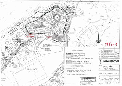 Situasjonsplan som viser bebyggelsesplan for et boligområde, inkludert tomtegrenser, fellesområder og naboeiendommer.