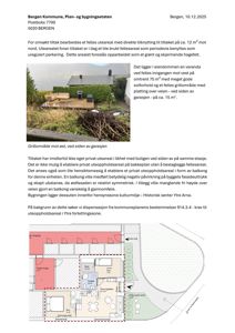 Fotografi av et grillområde med utebord, plassert øst for en garasje.