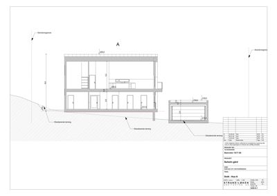 Snittegning (Snitt A) som viser bygningens tverrsnitt, høyder, romfordeling og forhold til terreng.