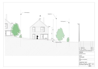 Fasadetegning som viser bygningens utseende fra vest, med høydemål, grenser og terrengforhold.