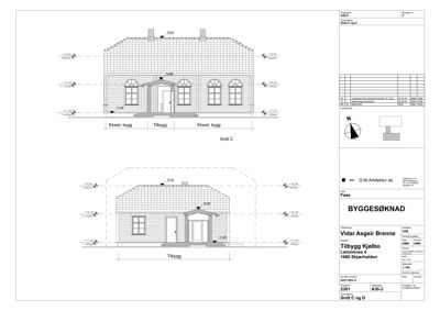 Snittegning (Snitt C og D) som viser bygningens tverrsnitt, høyder, vindus- og døråpninger samt forholdet mellom eksisterende og tilbygg.