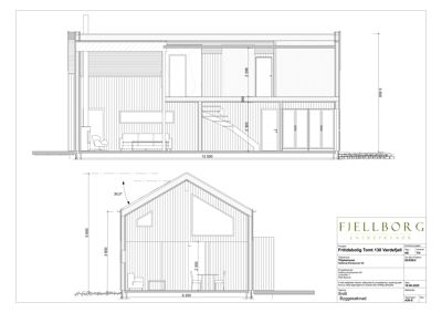 Snittegning som viser bygningens tverrsnitt med romfordeling, trapp og konstruksjonsdetaljer.