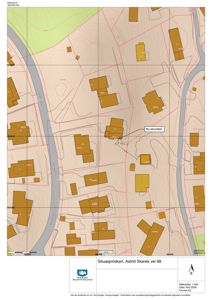 Situasjonskart som viser tomt, bygninger og infrastruktur i området.