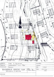 Situasjonsplan som viser tomtens beliggenhet, nabolag, høydeforhold og bygningsplassering.