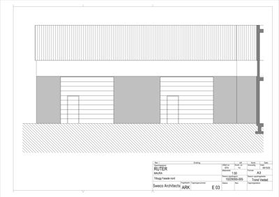 Fasadetegning som viser bygningens utseende fra siden, inkludert vinduer, veggmateriale og grunnplan.