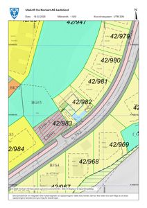 Situasjonsplan (tomtekart) som viser eiendomsnummer, arealer, høyder og nabolag.