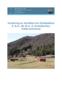 Fotografi av en skråning med flere hytter, som illustrerer et område for skredfarevurdering.