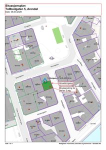Situasjonsplan for Tollbodgaten 5 i Arendal som viser tomtegrenser, naboeiendommer og plassering av hovedinngang.