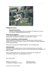 Bildet viser et flyfoto eller et kart som viser et nabolag med flere hus og veier.