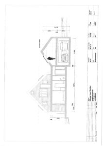 Snittegning av et hus som viser innvendig oppbygging, takform og høyder.