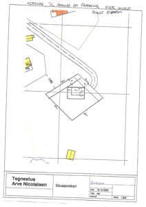 Situasjonskart som viser tomtens form, grenser, naboeiendommer og bygningens plassering.