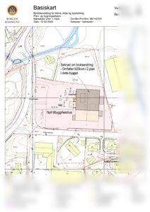 Situasjonsplan (Basiskart) som viser eiendomsgrenser, bygninger, topografi og planlagte tiltak for en byggesak.