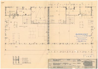 Etasjeplan (1. etasje) med romfordeling, dimensjoner og detaljeringsnotater.