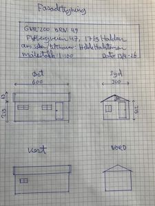 Håndtegnet fasadetegning som viser bygningens utsikt fra fire sider (Øst, Syd, Vest, Nord) med mål og detaljer.
