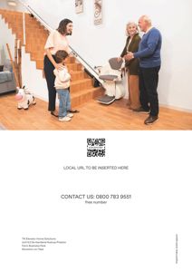 Fotografi av en familie som demonstrerer en trappelyft i en stue.