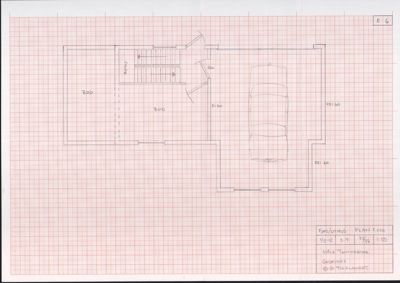 Etasjeplan (1. etasje) for en hus/uthus med angitte rom (bod), trapp og garasje.