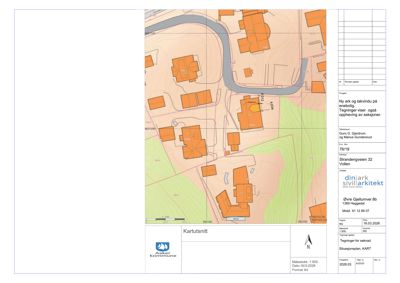 Situasjonsplan (kartutsnitt) som viser bygningenes plassering i forhold til hverandre og terrenget, med vektlegging på eiendomsgranser og veier.