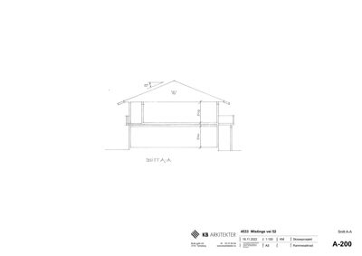 Snittegning (Snitt A-A) som viser bygningens tverrsnitt, høyder og konstruksjon.