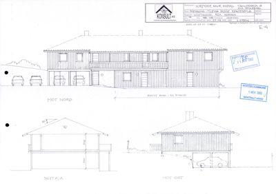 Tegning som viser fasadeopprikk (mot nord, mot øst) og snitt (A-A) av en bygning.