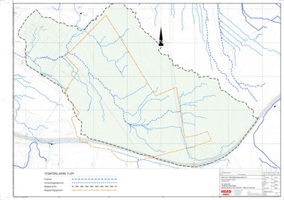 Situasjonsplan som viser etasjeforhold, reguleringsgrenser, vannveier og nedbørsfelt for et utbyggingsområde.