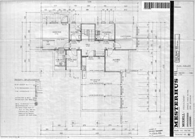 Etasjeplan (keller) med romfordeling, dimensjoner og tekniske detaljer for en bygning.