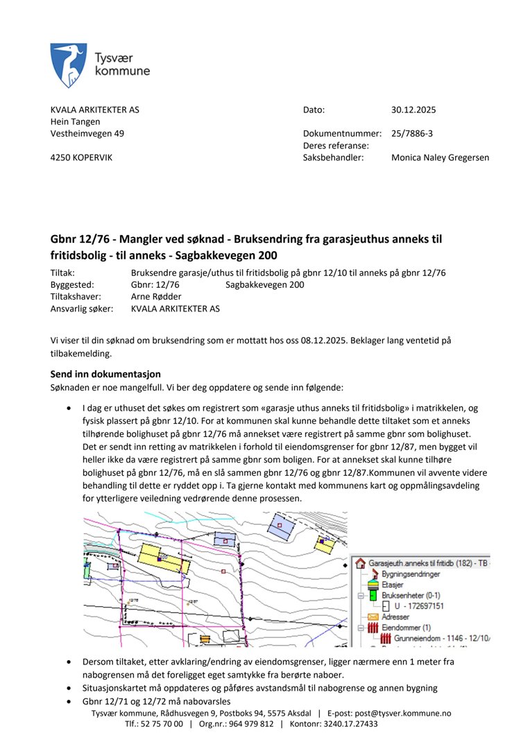 Et situasjonskart som viser eiendomsgranser, bygninger og adresser i området.