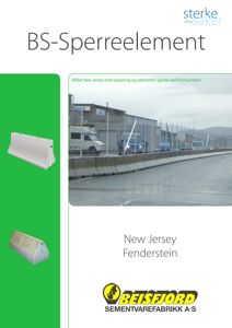 Fotografi av en New Jersey fenderstein (sperreelement) installert langs en vei ved Tromsø Havn.