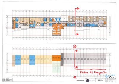 Etasjeplan med romfordeling, fargekodet status og flyttemerking.