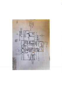 Etasjeplan (1. etasje) med romfordeling, dører, vinduer og tekniske installasjoner.