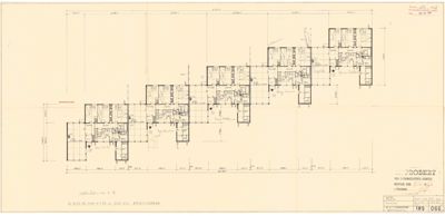 Etasjeplan som viser romfordeling og dimensjoner for en bygning.