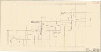 Etasjeplan med romfordeling, dimensjoner og tekniske notater.
