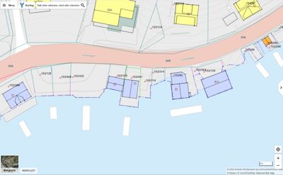 Et digitalt kart som viser eiendomsgranser, bygningstilhørighet og tomtetypologi langs Sundvegen.