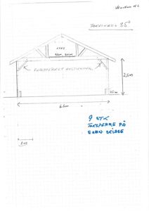En håndtegnet detaljtegning som viser konstruksjonen av en takkonstruksjon med taksperrer, avstivning og dimensjoner.