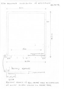 En håndtegnet detaljtegning som viser dimensjoner og konstruksjon for en 75cm grunnmur på betongplate, inkludert en skyvedører med stypeskinne i hjørnet.