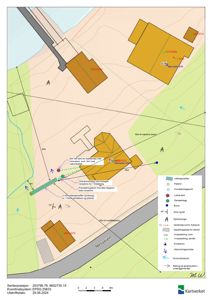 Situasjonsplan som viser tomtens beliggenhet, nabolag, infrastruktur (veier, vannløp) og plassering av bygninger og anlegg.