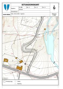 Situasjonskart som viser topografi, eiendomsgrenser (Gnr/Bnr), eksisterende bygg og infrastruktur i Kvam Herad.