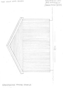 En håndtegnet fasadetegning som viser eksisterende vestgave med mål og tekstbeskrivelser.