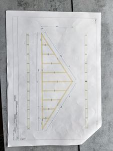 Tegning av en takbjelkekonstruksjon med mål og detaljer.