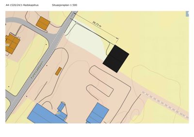Situasjonsplan som viser bygningenes plassering i forhold til vei (Follestadalen) og tomtegrenser.
