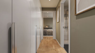 3D-visualisering av en gang i et hus med en garderobe til venstre, en dør til badet til høyre og en dør til soverommet i bakgrunnen.