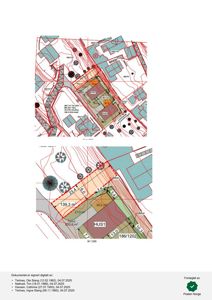 Situasjonsplan som viser tomtens form, grenser, høydemål, plassering av hus (HUS1), vegger (Mur) og trær.