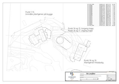 Situasjonsplan som viser tomtens form, terrengforhold (konturer), plassering av bygninger og punkt for innmåling.