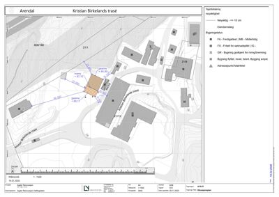 Situasjonsplan som viser eiendomsgrenser, topografi (konturlinjer), eksisterende bygninger og planlagt inngrep for 'Kristian Birkelands trasé' i Arendal.