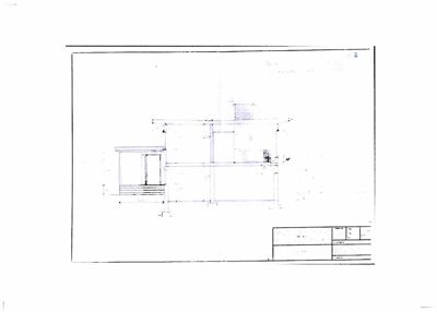 Snittegning som viser tverrsnittet gjennom en bygning, inkludert etasjer og konstruksjoner.