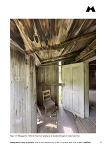 Fotografi av en gammel, skadet trekonstruksjon, sannsynligvis et tak eller et loft i en bygning.