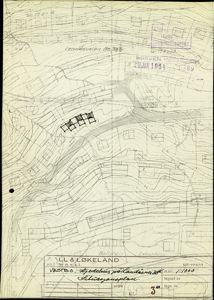Situasjonsplan som viser tomtens beliggenhet, topografi, veioppdeling og naboeiendommer.