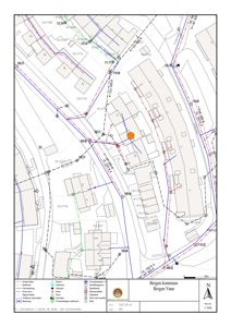 Kart over vann- og avløpsnett i et område med bygninger, veier og høydemål.
