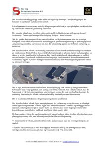 Fotografi av en bygning sett fra luften, som viser taket og omgivelsene.