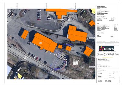 Situasjonsplan som viser bygningers plassering i forhold til veier og tomtegrenser, med overlag av reguleringsdata.