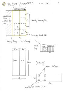 Håndtegnet etasjeplan som viser romfordeling for en tilbygg/hundestall, med mål og notasjoner om innvendig/utvendig deler.